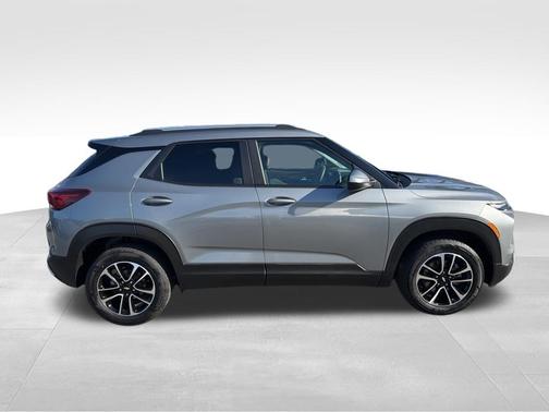 Sterling Gray Metallic 2025 Chevrolet Trailblazer LT