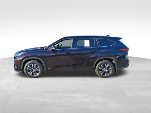 Midnight Black Metallic 2021 Toyota Highlander Hybrid XLE