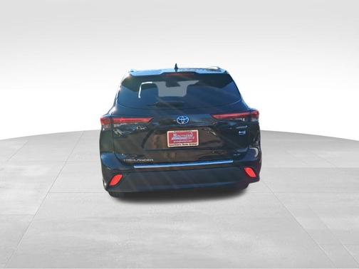 Midnight Black Metallic 2021 Toyota Highlander Hybrid XLE