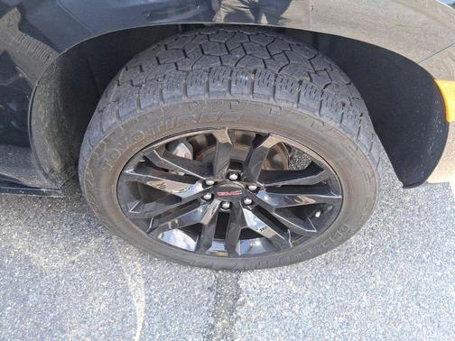 Onyx Black 2022 GMC Yukon XL AT4