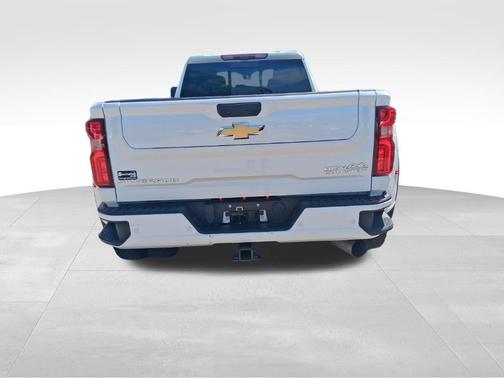 Iridescent Pearl Tricoat 2024 Chevrolet Silverado 3500 High Country
