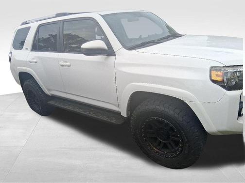 Super White 2019 Toyota 4Runner SR5