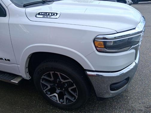 Bright White Clearcoat 2025 RAM 1500 Laramie