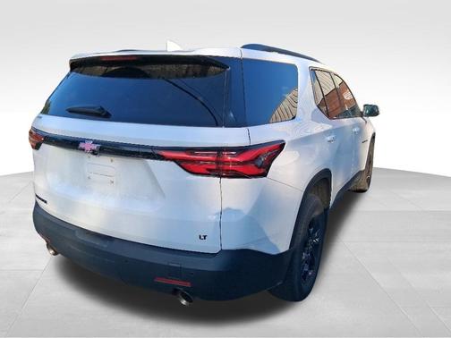 Summit White 2022 Chevrolet Traverse LT Cloth