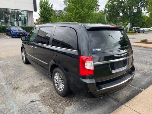 2016 Chrysler Town & Country Touring-L