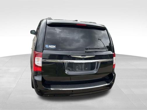 2016 Chrysler Town & Country Touring-L