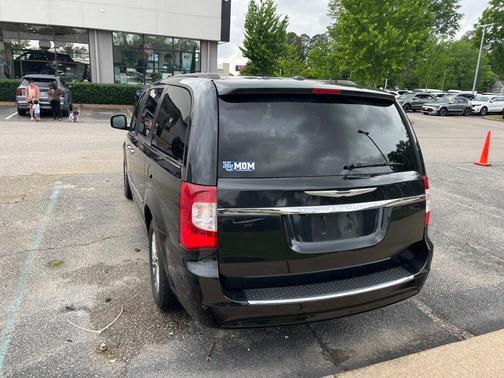 2016 Chrysler Town & Country Touring-L