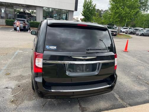 2016 Chrysler Town & Country Touring-L