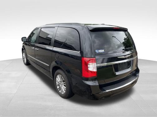 2016 Chrysler Town & Country Touring-L