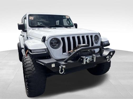Bright White Clearcoat 2020 Jeep Wrangler Unlimited Sahara