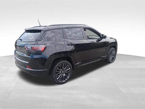 Diamond Black 2022 Jeep Compass Limited