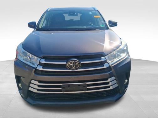 Predawn Gray Mica 2018 Toyota Highlander XLE