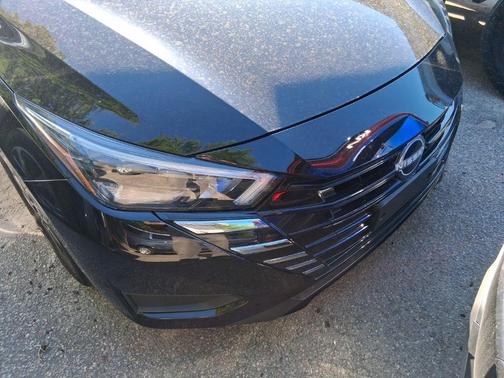 Black 2025 Nissan Versa 1.6 SV