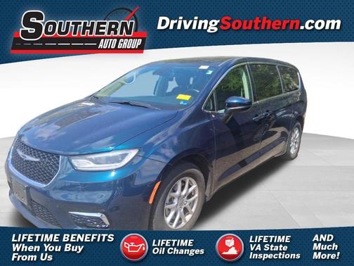 Fathom Blue Pearlcoat 2023 Chrysler Pacifica Touring-L