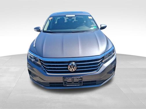 Platinum Gray Metallic 2022 Volkswagen Passat 2.0T SE