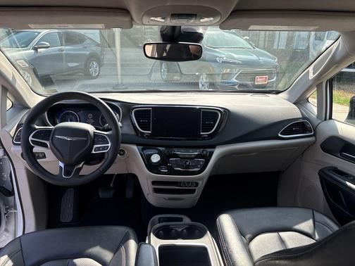 2024 Chrysler Pacifica Touring-L