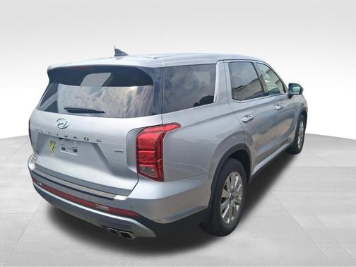 Silver 2023 Hyundai PALISADE SE