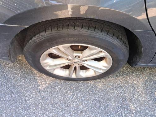 Magnetic 2018 Ford Taurus SEL