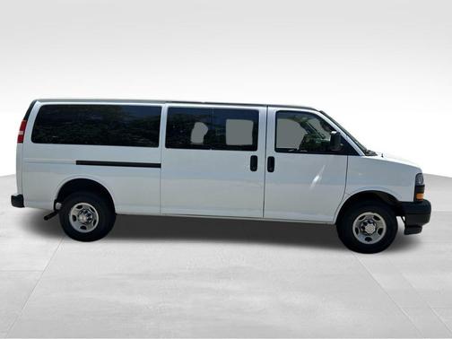 2022 Chevrolet Express 3500 LS