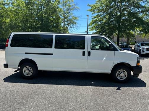 2022 Chevrolet Express 3500 LS