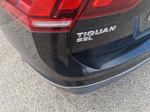 Deep Black Pearl Effect 2021 Volkswagen Tiguan 2.0T SEL