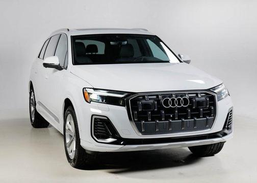 2025 Audi Q7 Premium 45 TFSI quattro Tiptronic