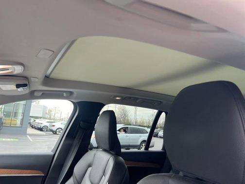 Denim Blue Metallic 2023 Volvo XC90 B5 Plus