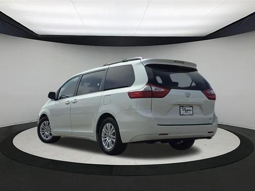 2017 Toyota Sienna XLE Premium