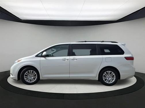 2017 Toyota Sienna XLE Premium