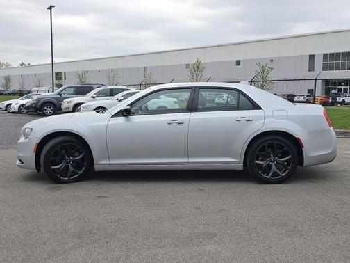 2023 Chrysler 300 Touring