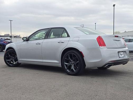 2023 Chrysler 300 Touring