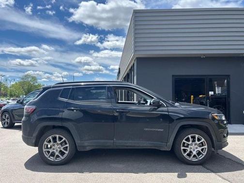 2022 Jeep Compass Latitude Lux