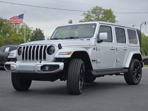 Silver Zynith Clearcoat 2023 Jeep Wrangler Sahara