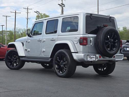 Silver Zynith Clearcoat 2023 Jeep Wrangler Sahara