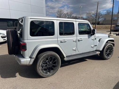 Silver Zynith Clearcoat 2023 Jeep Wrangler Sahara