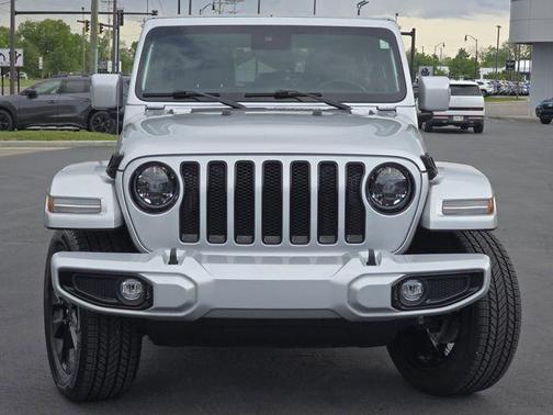 Silver Zynith Clearcoat 2023 Jeep Wrangler Sahara