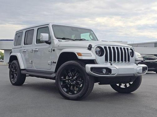 Silver Zynith Clearcoat 2023 Jeep Wrangler Sahara