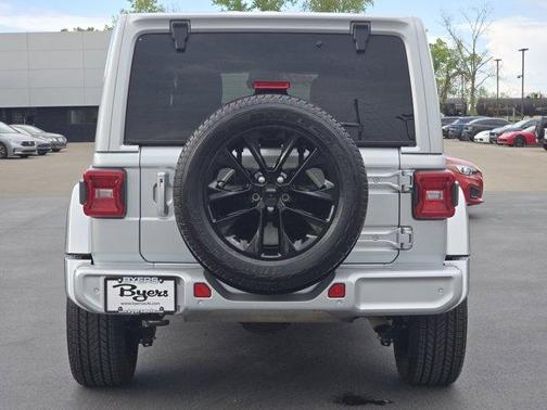 Silver Zynith Clearcoat 2023 Jeep Wrangler Sahara