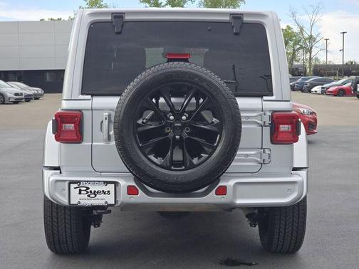 Silver Zynith Clearcoat 2023 Jeep Wrangler Sahara