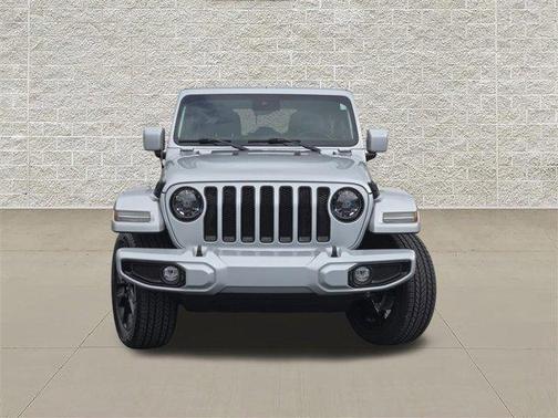 Silver Zynith Clearcoat 2023 Jeep Wrangler Sahara
