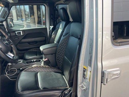 Silver Zynith Clearcoat 2023 Jeep Wrangler Sahara