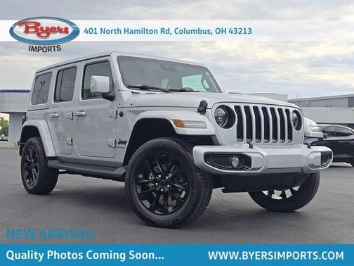 Silver Zynith Clearcoat 2023 Jeep Wrangler Sahara