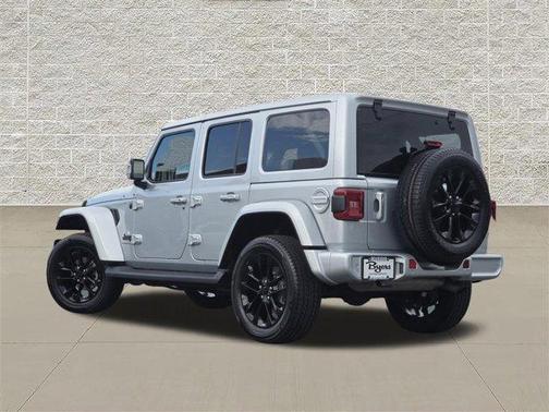 Silver Zynith Clearcoat 2023 Jeep Wrangler Sahara