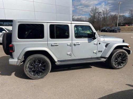Silver Zynith Clearcoat 2023 Jeep Wrangler Sahara