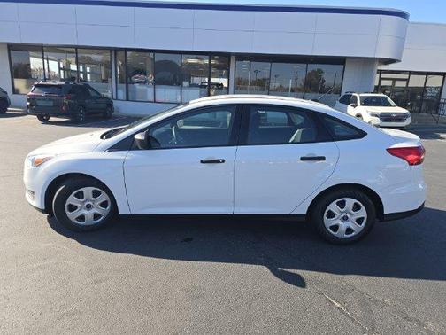 Oxford White 2018 Ford Focus S