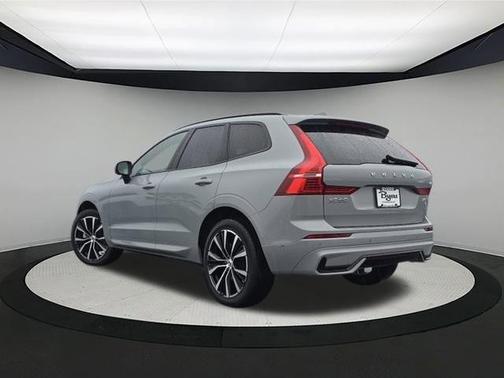 2024 Volvo XC60 B5 Ultimate Dark Theme