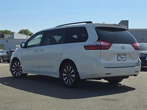 2019 Toyota Sienna XLE