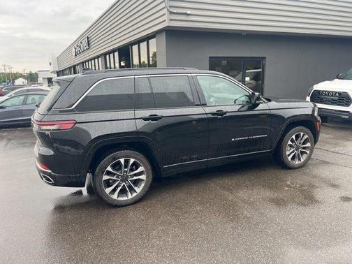 Diamond Black 2025 Jeep Grand Cherokee Overland
