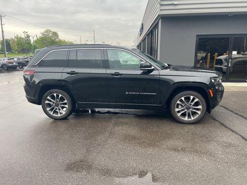 Diamond Black 2025 Jeep Grand Cherokee Overland