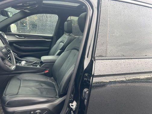 Diamond Black 2025 Jeep Grand Cherokee Overland